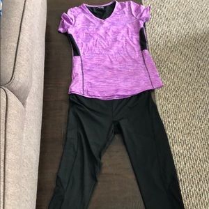 Workout outfit, t-shirt and capris
